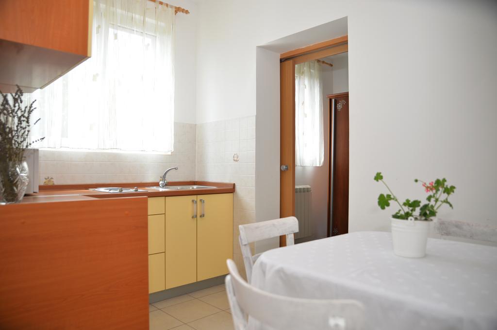 Apartments 5M Tisno Bilik gambar