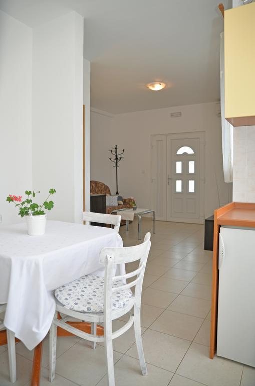 Apartments 5M Tisno Bilik gambar