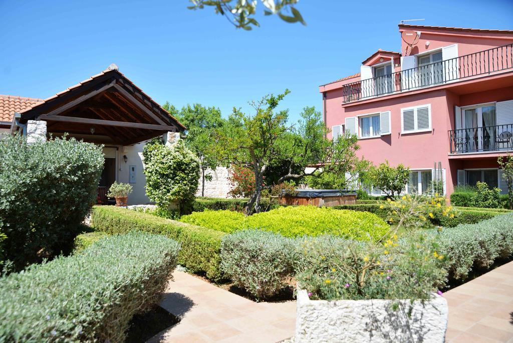 Apartments 5M Tisno Luaran gambar